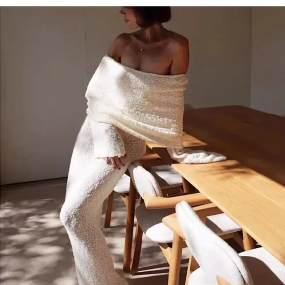 White off shoulder maxi cover up - Picture 2 of 9